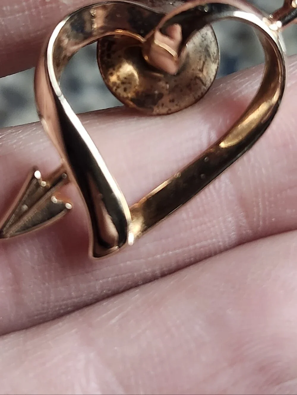 Vtg Avon Gold Tone Open Heart with Arrow Accent Pin Brooch